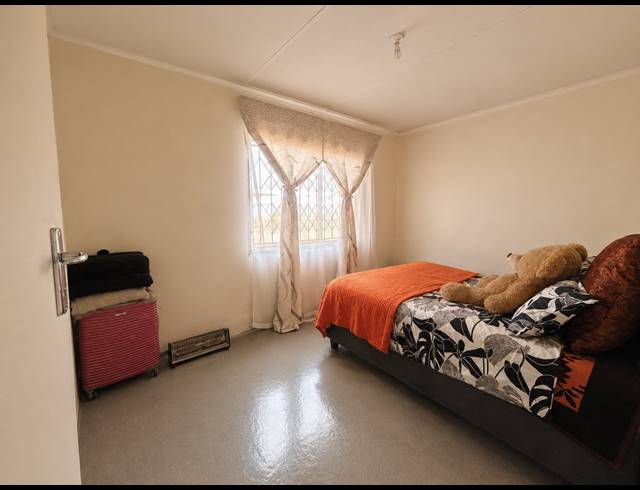 2 BEDROOM HOUSE FOR SALE IN GOLDEN GARDENS